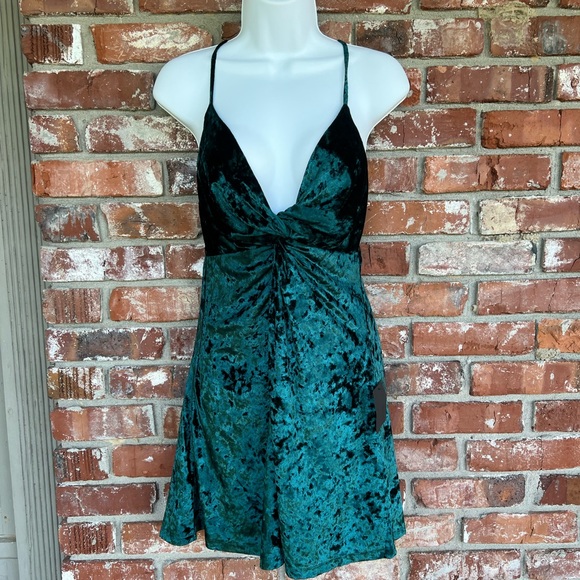 Lulus Dresses & Skirts - Lulu's green crushed velvet dress size medium NWT